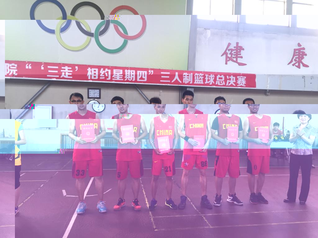 學生處領導為冠軍頒獎